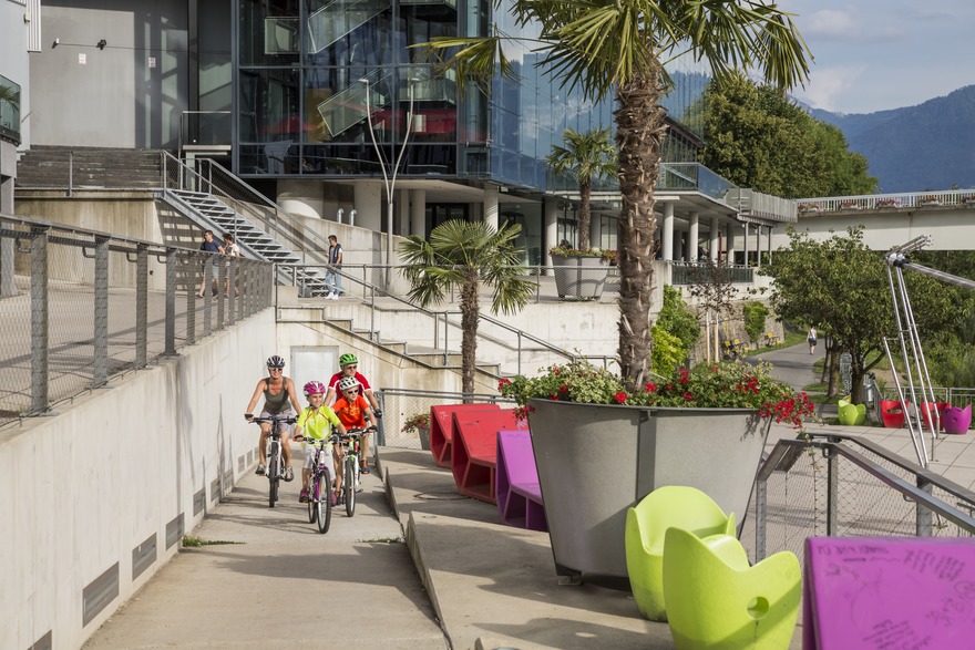 Cycling with the whole family, your destination being Villach.