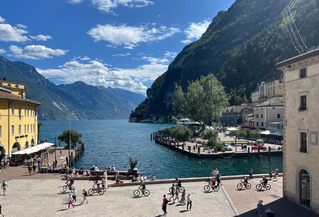 Am Etschradweg zum Gardasee © Österreich Radreisen, Silvia Daniel Am Etschradweg zum Gardasee © Österreich Radreisen, Silvia Daniel