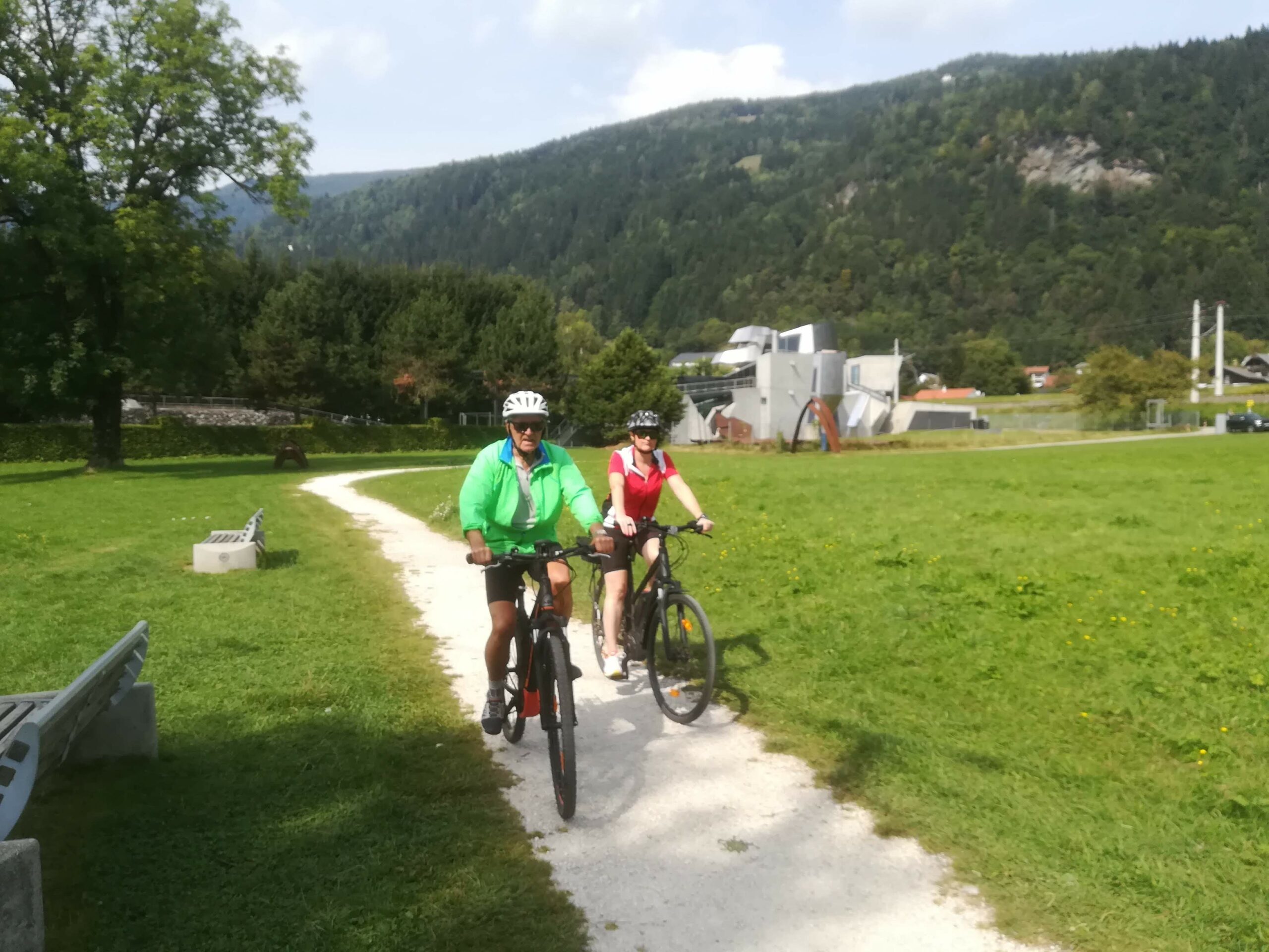 Faire du vélo à Steinhaus Domenig c Ingrid Sieder
