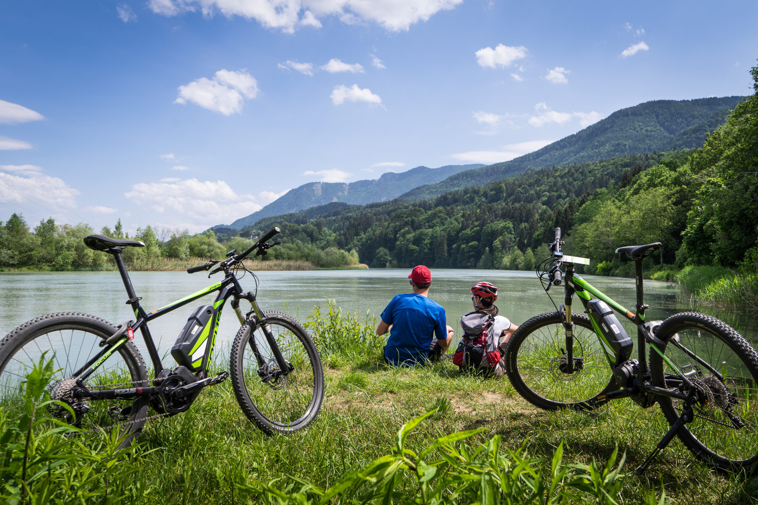 Rest on the Drau Cycle Path c Villach Tourism Region