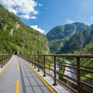 dem Fahrrad die Alpen überquerren und die Vielfalt Österreichs und Italiens erleben