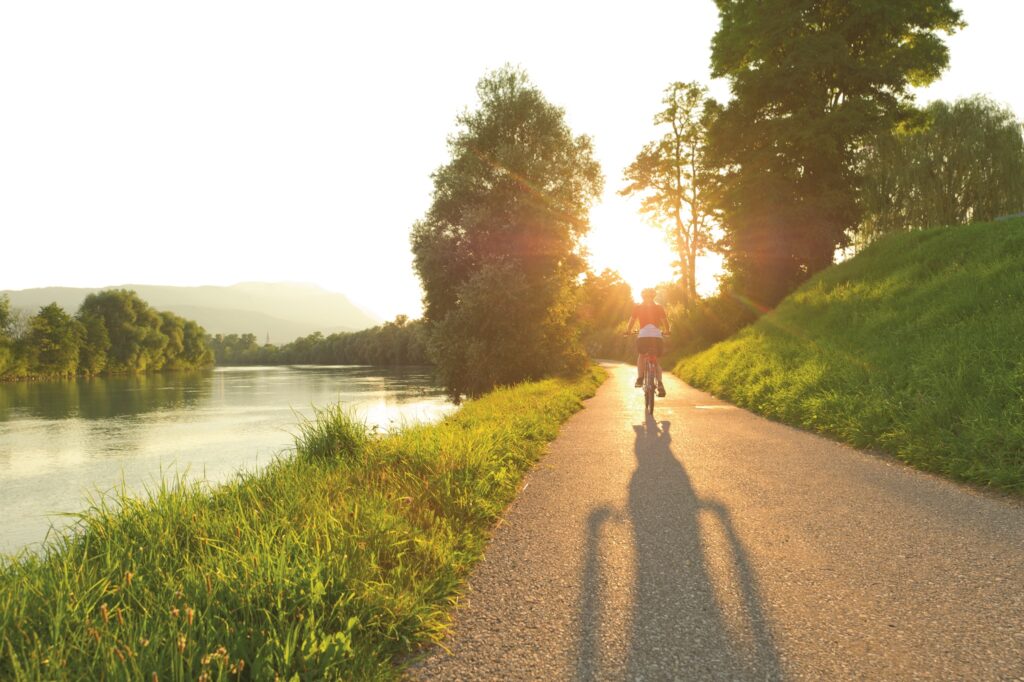 la Ciclabile 5 stelle della Drava collega Italia, Austria, Slovenia, Croazia e Ungheria lungo la Drava