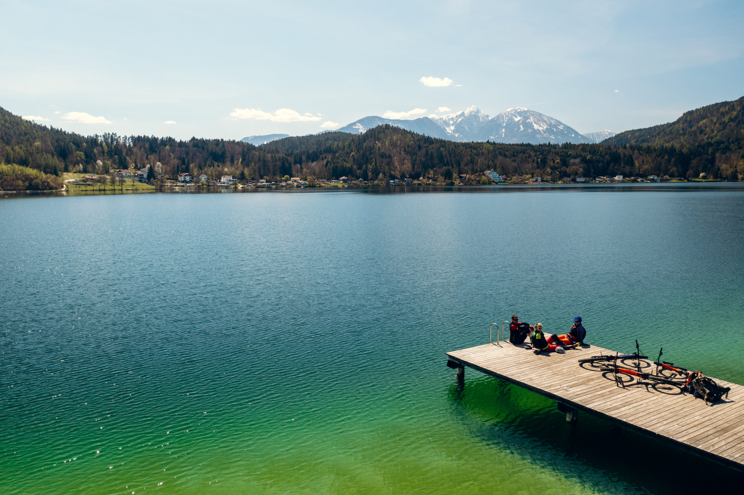 Enjoyment E Bike Radln Klopeiner See break jetty man woman drone Suedkaernten © SuedkaerntenHofmann 81