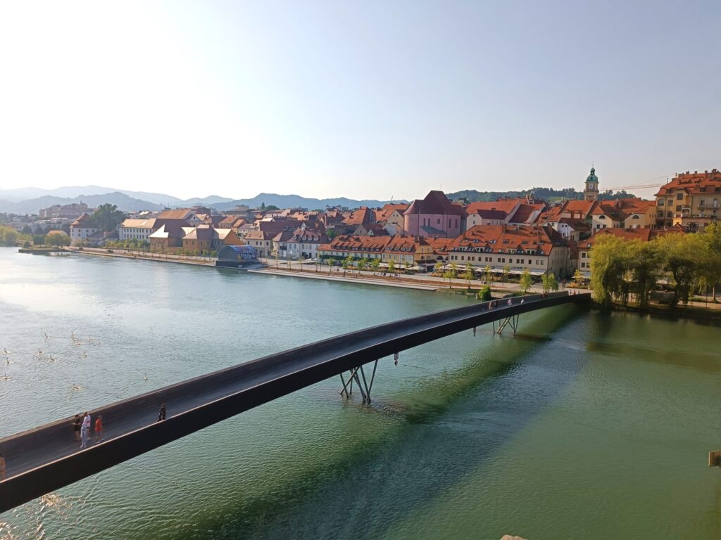Altstadt von Maribor am Drauufer (c) Kärnten Radreisen