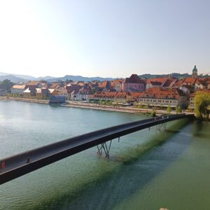 Altstadt von Maribor am Drauufer (c) Kärnten Radreisen